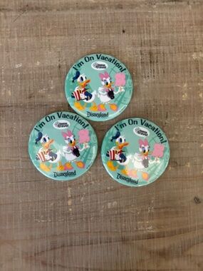 Disneyland Donald & Daisy 'I'm On Vacation!' Pin 3in X 3in $15 for all 3